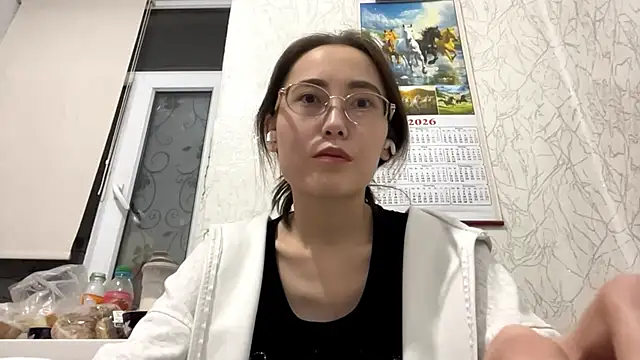 Snapshot of VickieTrudo chatting on May 2026 07:34:01 PM VickieTrudo online show from May 2026 07:34:01 PM