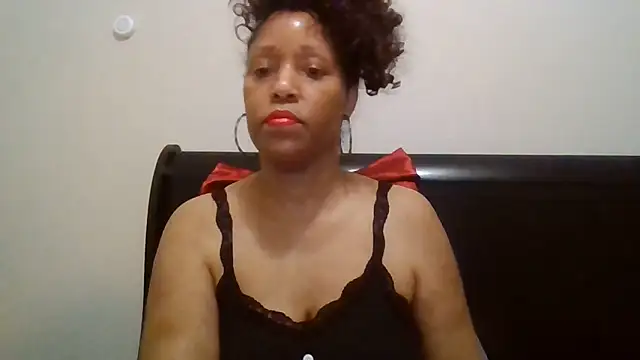 Snapshot of MsDeeLive chatting on May 2026 04:31:02 AM MsDeeLive online show from May 2026 04:31:02 AM