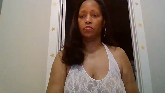 Snapshot of MsDeeLive chatting on June 2026 04:25:02 AM MsDeeLive online show from June 2026 04:25:02 AM