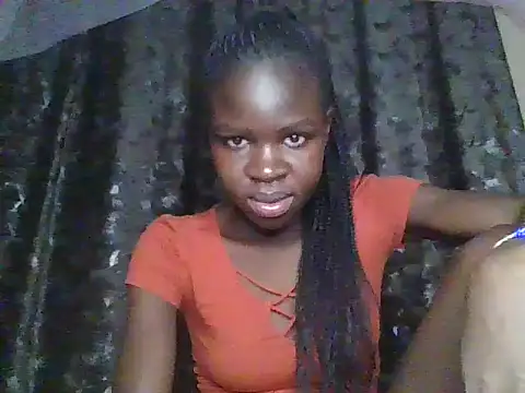 Snapshot of small_diva chatting on May 2026 07:55:01 PM small diva online show from May 2026 07:55:01 PM