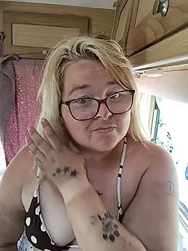 Pippasweets online show from May 2026 12:02:01 PM