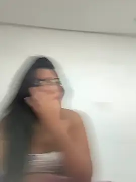 Eumileninha online show from May 2026 01:52:01 PM