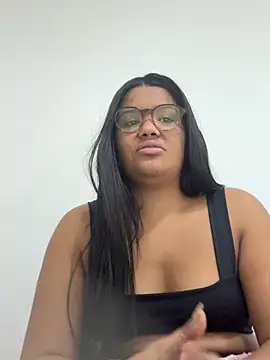 Eumileninha online show from May 2026 04:49:02 PM