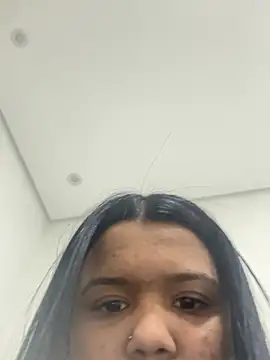 Eumileninha online show from May 2026 06:38:01 PM