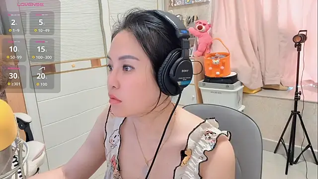 Snapshot of LisaQQQ chatting on May 2026 06:21:01 AM LisaQQQ online show from May 2026 06:21:01 AM