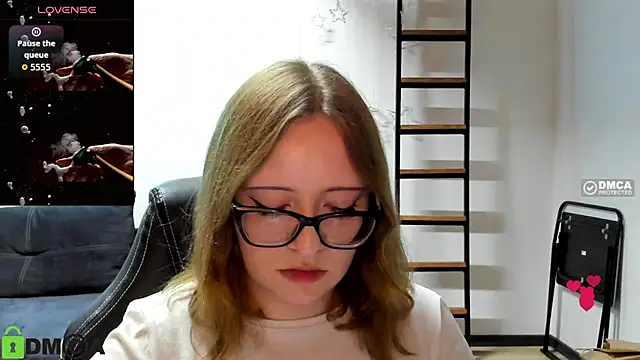 JuliNy x online show from May 2026 06:42:02 PM