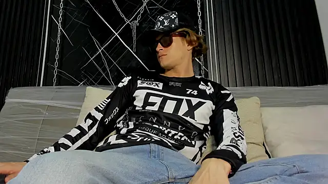 AnthonyStone  online show from May 2026 11:02:02 PM