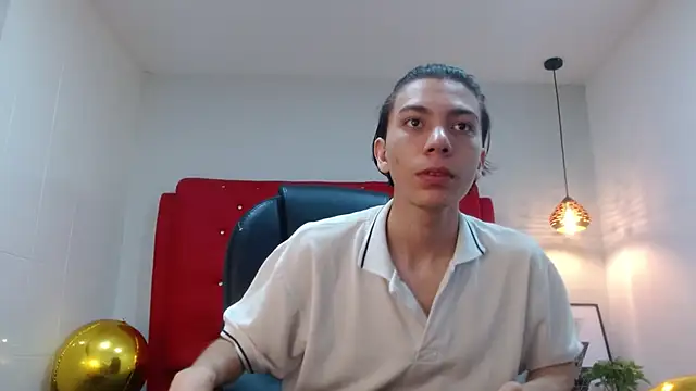 Julesx15 online show from May 2026 02:14:01 PM