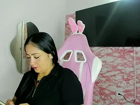 Snapshot of Amira_Princesa chatting on May 2026 03:20:01 PM Amira Princesa online show from May 2026 03:20:01 PM