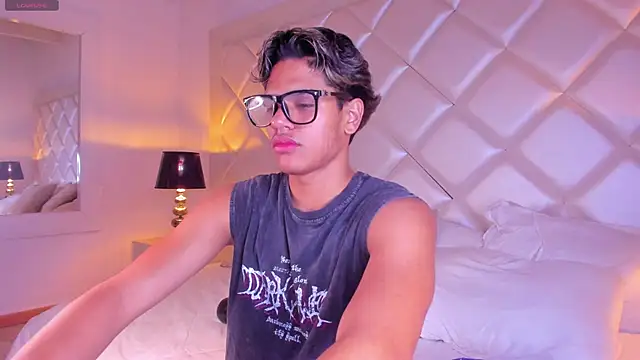 MarcoDeluxxe online show from May 2026 11:52:02 AM
