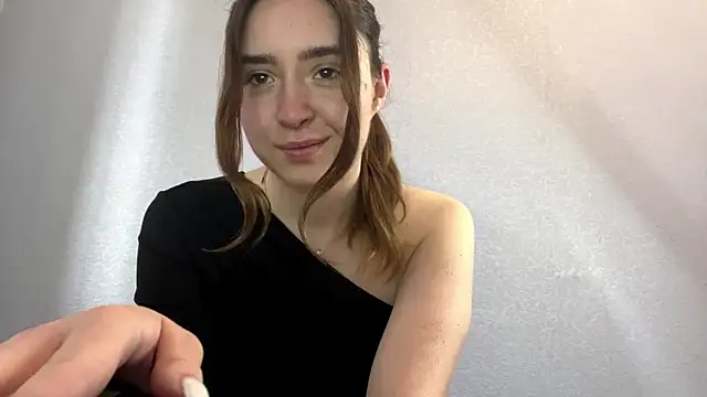 Snapshot of MaisonVirele chatting on May 2026 12:13:02 PM MaisonVirele online show from May 2026 12:13:02 PM