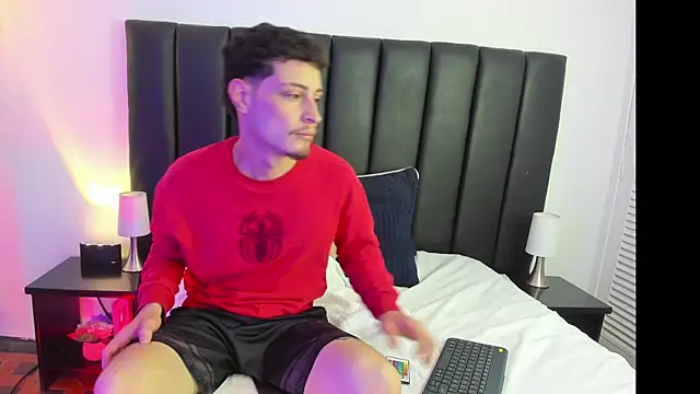 Alexlux1 online show from May 2026 07:22:01 PM