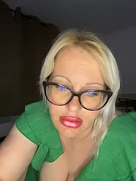 Snapshot of brenda121 chatting on May 2026 09:56:02 PM brenda121 online show from May 2026 09:56:02 PM