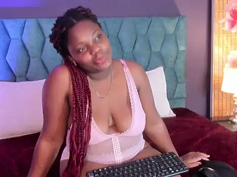 Snapshot of RoxaneMiranda chatting on May 2026 08:50:01 PM RoxaneMiranda online show from May 2026 08:50:01 PM