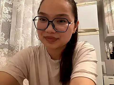 Snapshot of LightMarou chatting on June 2026 06:46:02 PM LightMarou online show from June 2026 06:46:02 PM