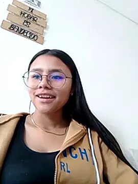 Snapshot of Sofielovee-01 chatting on June 2026 12:18:02 PM Sofielovee-01 online show from June 2026 12:18:02 PM