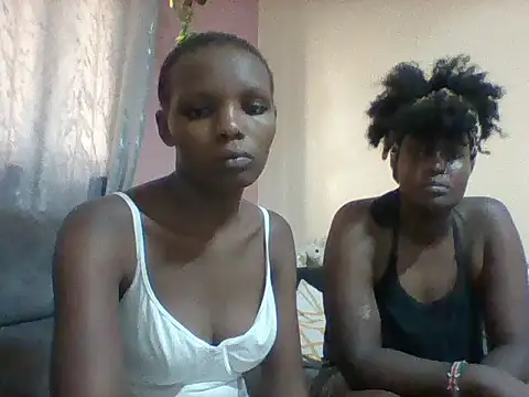 Prettypappi77 online show from June 2026 01:39:02 PM