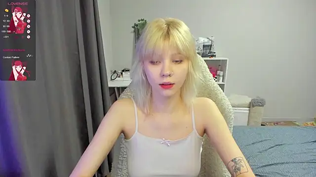 voguecaroline online show from June 2026 08:10:01 PM