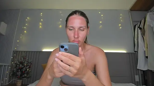 Snapshot of SofiClimbing chatting on January 2026 11:47:02 AM SofiClimbing online show from January 2026 11:47:02 AM