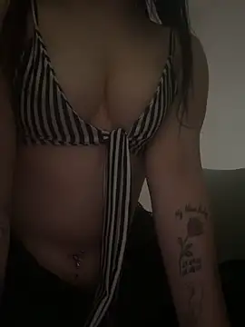 Snapshot of badbunnybabe123 chatting on June 2026 07:32:02 AM badbunnybabe123 online show from June 2026 07:32:02 AM