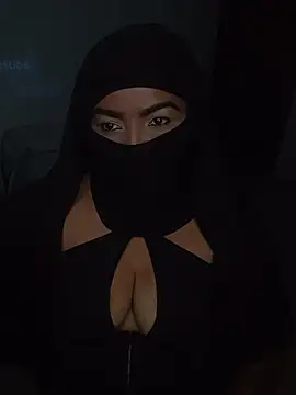 Snapshot of nayla_mohammed_ chatting on June 2026 01:57:02 PM nayla mohammed online show from June 2026 01:57:02 PM