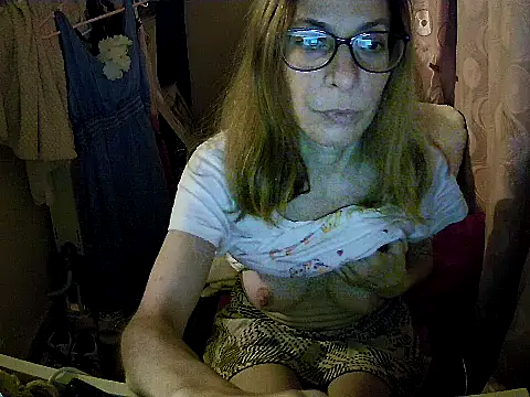 Snapshot of Aphrodity_Roxx chatting on July 2026 11:30:01 PM Aphrodity Roxx online show from July 2026 11:30:01 PM