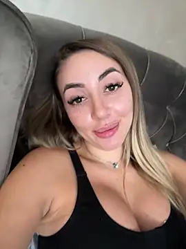 Snapshot of BabesGoWild chatting on October 2025 06:05:01 AM BabesGoWild online show from October 2025 06:05:01 AM