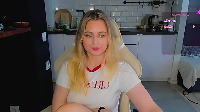 Snapshot of blonde_kellyy chatting on June 2026 05:50:02 AM blonde kellyy online show from June 2026 05:50:02 AM