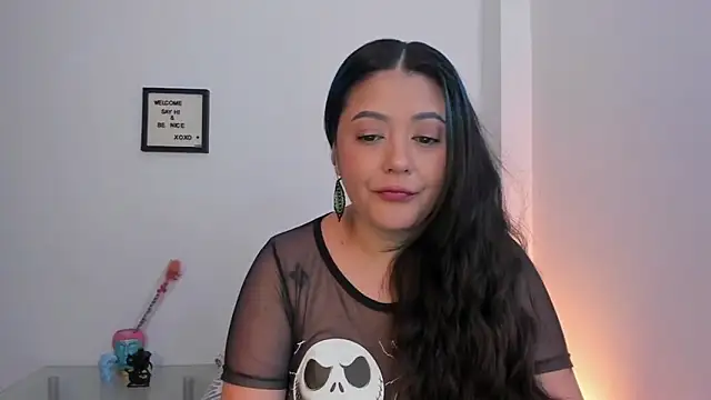 LauraToro  online show from February 2026 01:09:02 PM