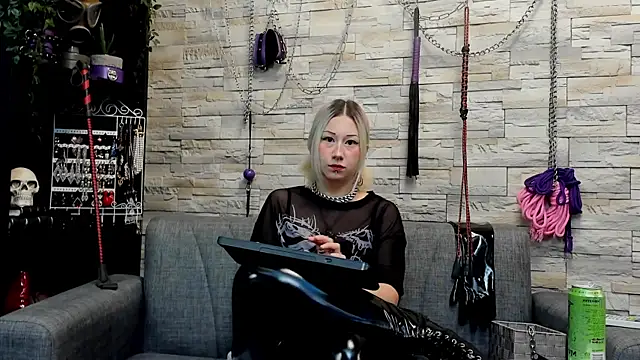 Snapshot of Miss_Kaz chatting on July 2026 01:02:02 AM Miss Kaz online show from July 2026 01:02:02 AM
