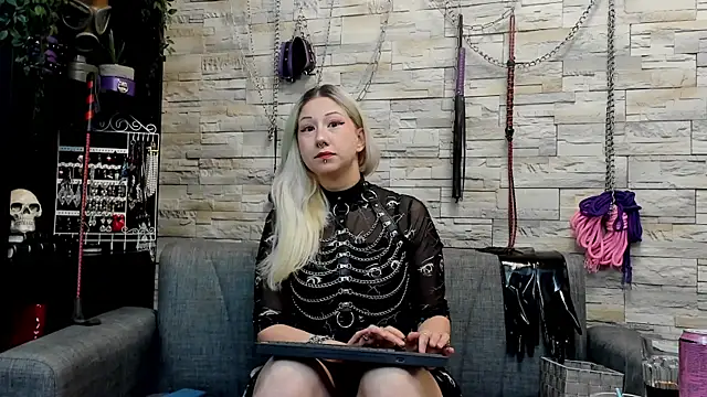 Snapshot of Miss_Kaz chatting on July 2026 12:57:02 AM Miss Kaz online show from July 2026 12:57:02 AM