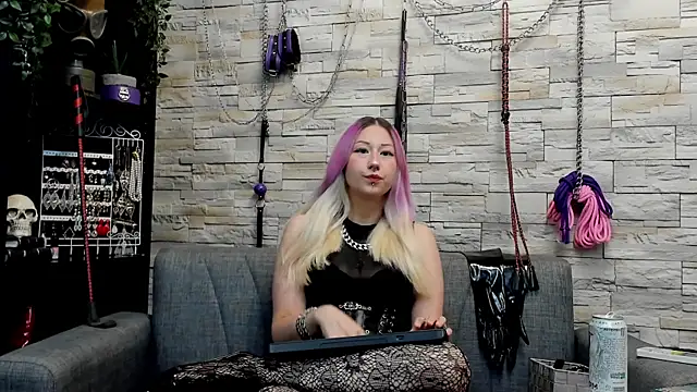 Snapshot of Miss_Kaz chatting on July 2026 11:56:01 PM Miss Kaz online show from July 2026 11:56:01 PM