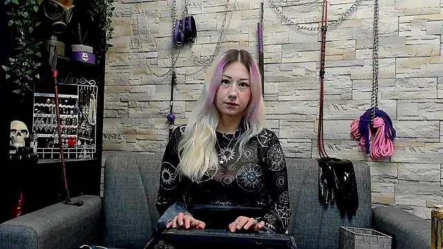 Snapshot of Miss_Kaz chatting on August 2026 12:46:01 AM Miss Kaz online show from August 2026 12:46:01 AM