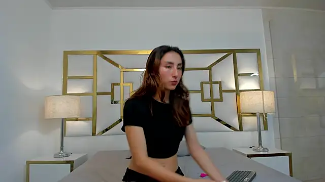 VivieneLuxe online show from July 2026 03:44:01 AM