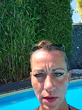 Snapshot of housewifebella chatting on June 2026 10:36:01 AM housewifebella online show from June 2026 10:36:01 AM