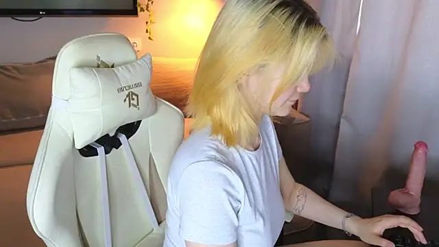 Emily Miu online show from July 2026 11:18:01 PM