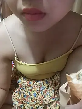 Snapshot of Emma-cutee chatting on July 2026 02:00:02 AM Emma-cutee online show from July 2026 02:00:02 AM