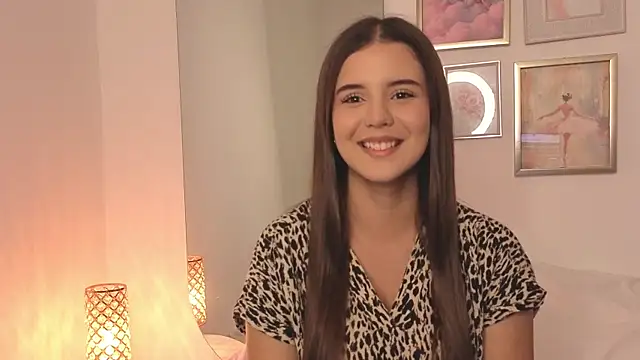 Snapshot of Isabellebotero chatting on June 2026 03:20:02 PM Isabellebotero online show from June 2026 03:20:02 PM