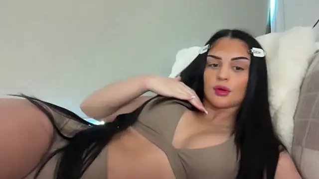 TheOnlyLeila online show from June 2026 12:20:01 AM
