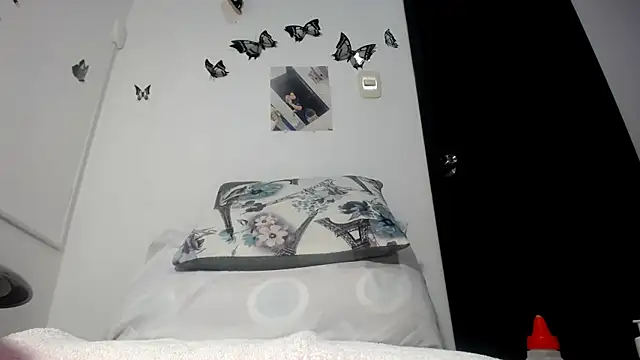Snapshot of Cloee_Foxx chatting on August 2026 06:18:02 AM Cloee Foxx online show from August 2026 06:18:02 AM