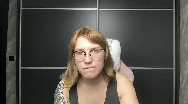 Reginasmilee online show from February 2025 10:29:01 AM