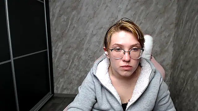 Reginasmilee online show from March 2025 05:07:01 PM