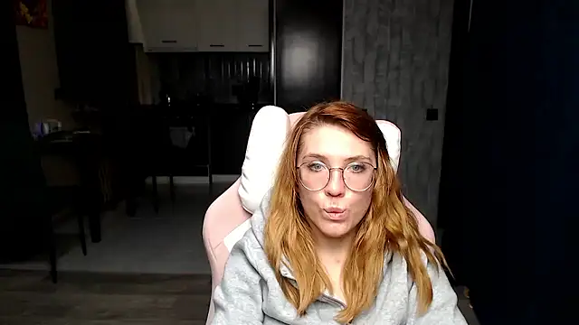 Reginasmilee online show from November 2025 02:06:01 PM