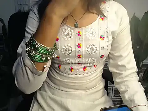 Snapshot of Ragini_69 chatting on August 2026 04:22:01 AM Ragini 69 online show from August 2026 04:22:01 AM