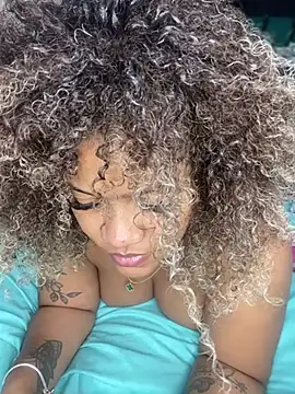 Snapshot of riri_brunnete chatting on December 2024 06:16:02 PM riri brunnete online show from December 2024 06:16:02 PM