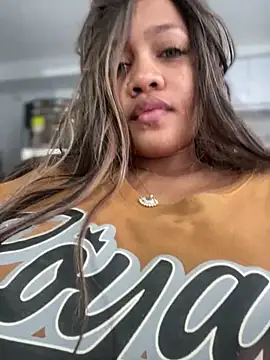 Snapshot of riri_brunnete chatting on January 2025 11:28:02 AM riri brunnete online show from January 2025 11:28:02 AM