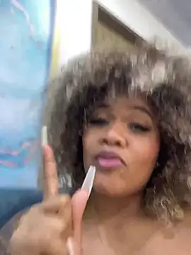 Snapshot of riri_brunnete chatting on January 2025 02:32:02 PM riri brunnete online show from January 2025 02:32:02 PM
