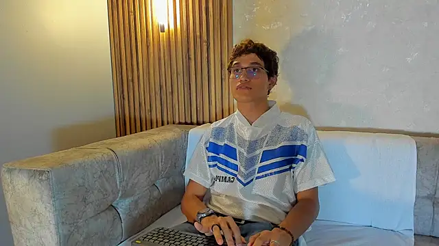 Snapshot of Damian_Wolff chatting on July 2026 05:44:01 PM Damian Wolff online show from July 2026 05:44:01 PM