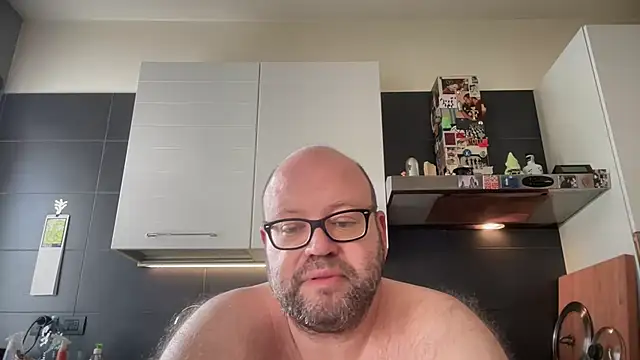 Snapshot of theitalianbear chatting on May 2026 07:15:02 AM theitalianbear online show from May 2026 07:15:02 AM