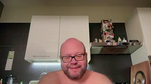 Snapshot of theitalianbear chatting on May 2026 11:34:04 PM theitalianbear online show from May 2026 11:34:04 PM